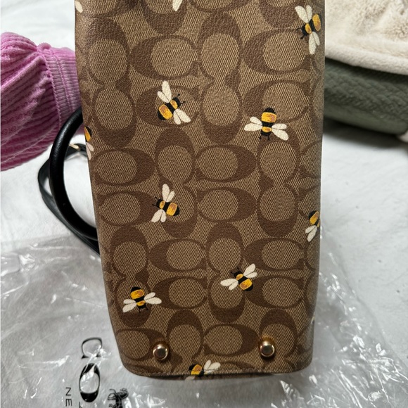 Coach Bee Bag, excellent condition, little use, non smoking. - Picture 2 of 4